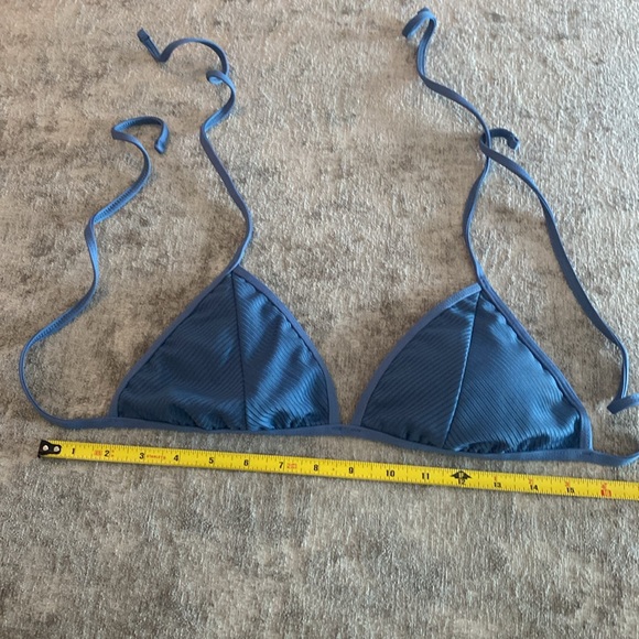 Mossimo triangle size Medium blue ribbed bikini top. {1077} - Picture 5 of 6
